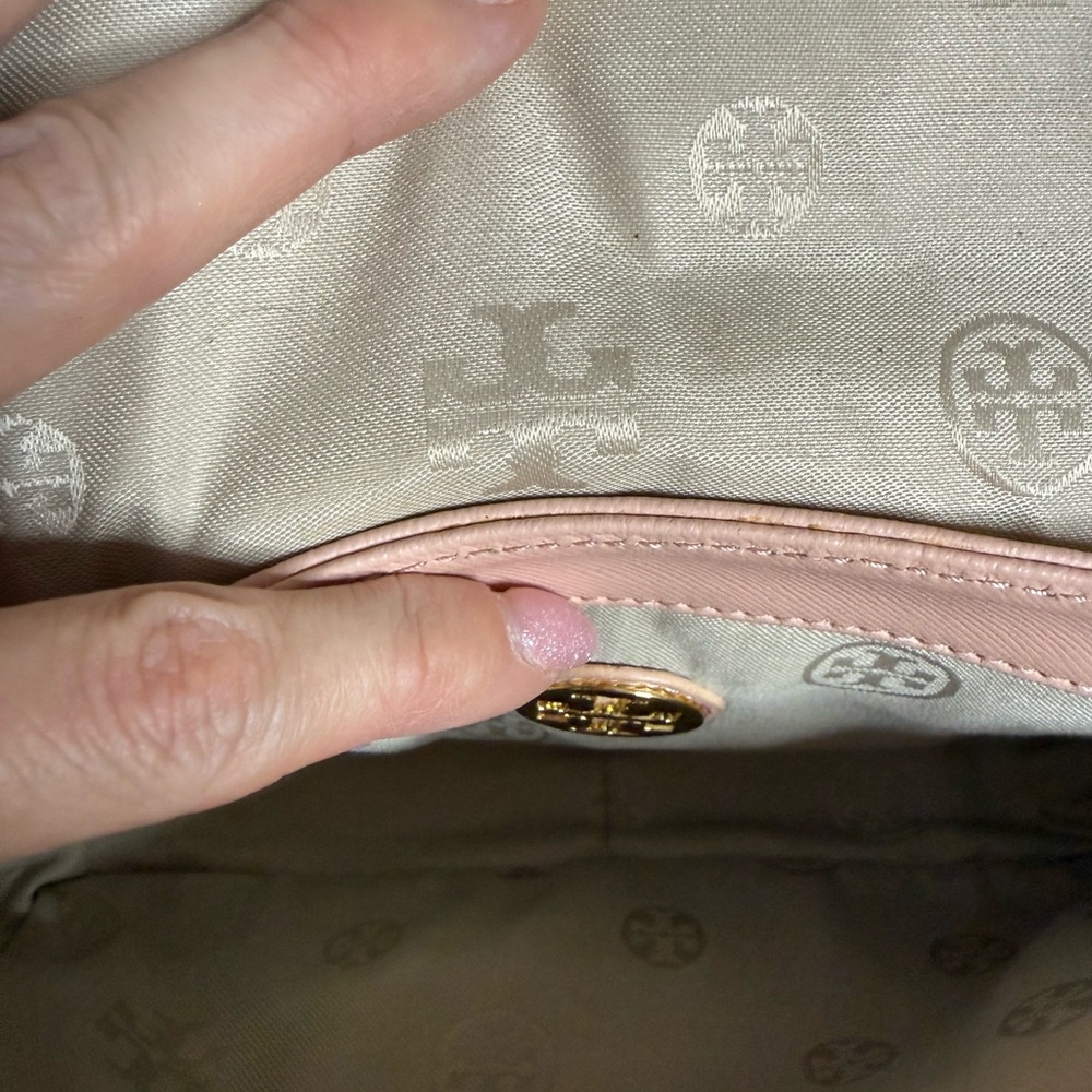 Tory Burch Blush Crossbody Bag with Gold Chain - Picture 4 of 8